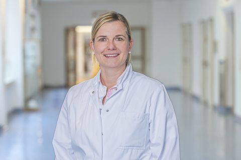 Dr. Kira Uphaus