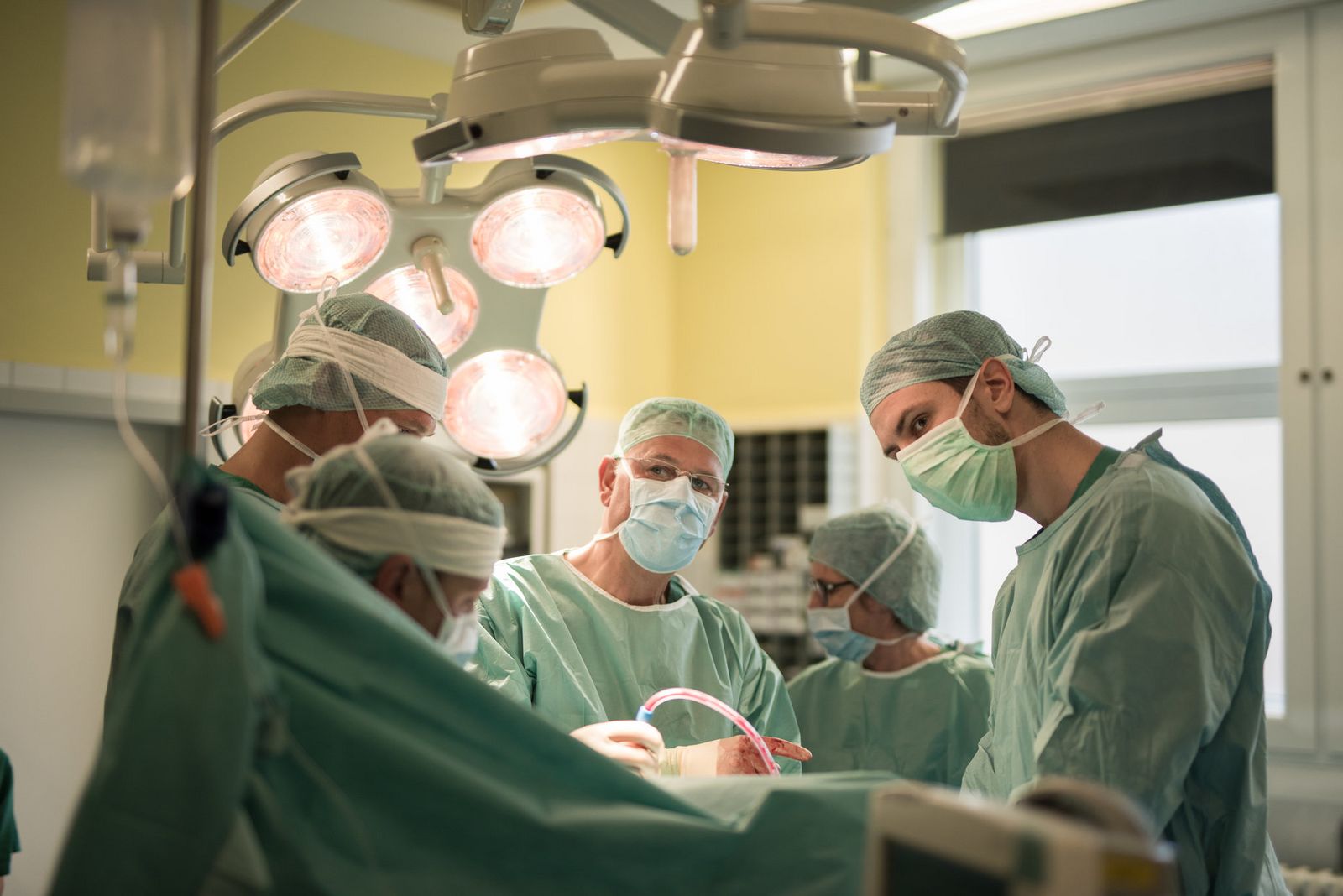 Ärzte während einer Operation