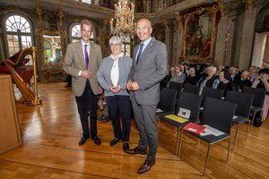 Drei Personen im Erbdrostenhof